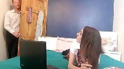 Chica universitaria follada por su tutor